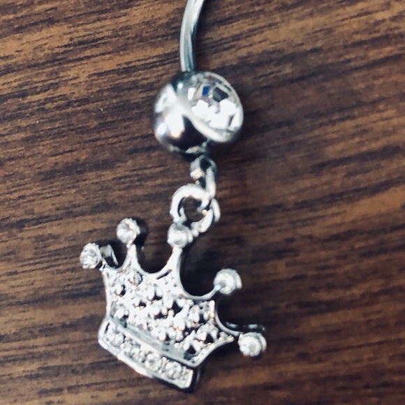 Princess crown dangle belly button ring - Picture 3 of 3